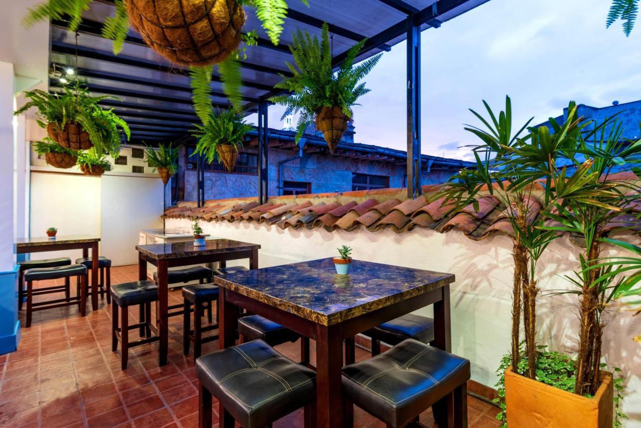 Del Parque Hotel & Suites Куэнка Экстерьер фото