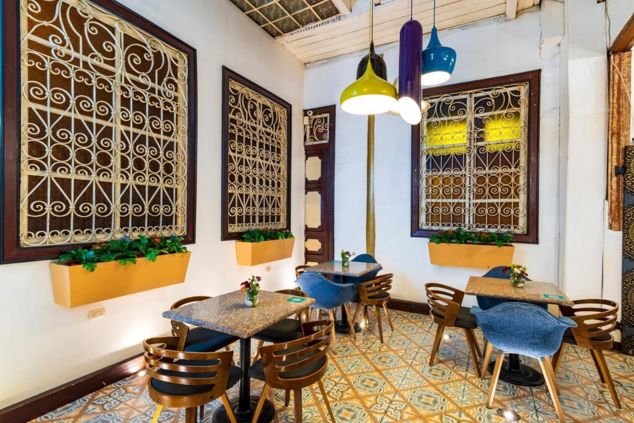 Del Parque Hotel & Suites Куэнка Экстерьер фото