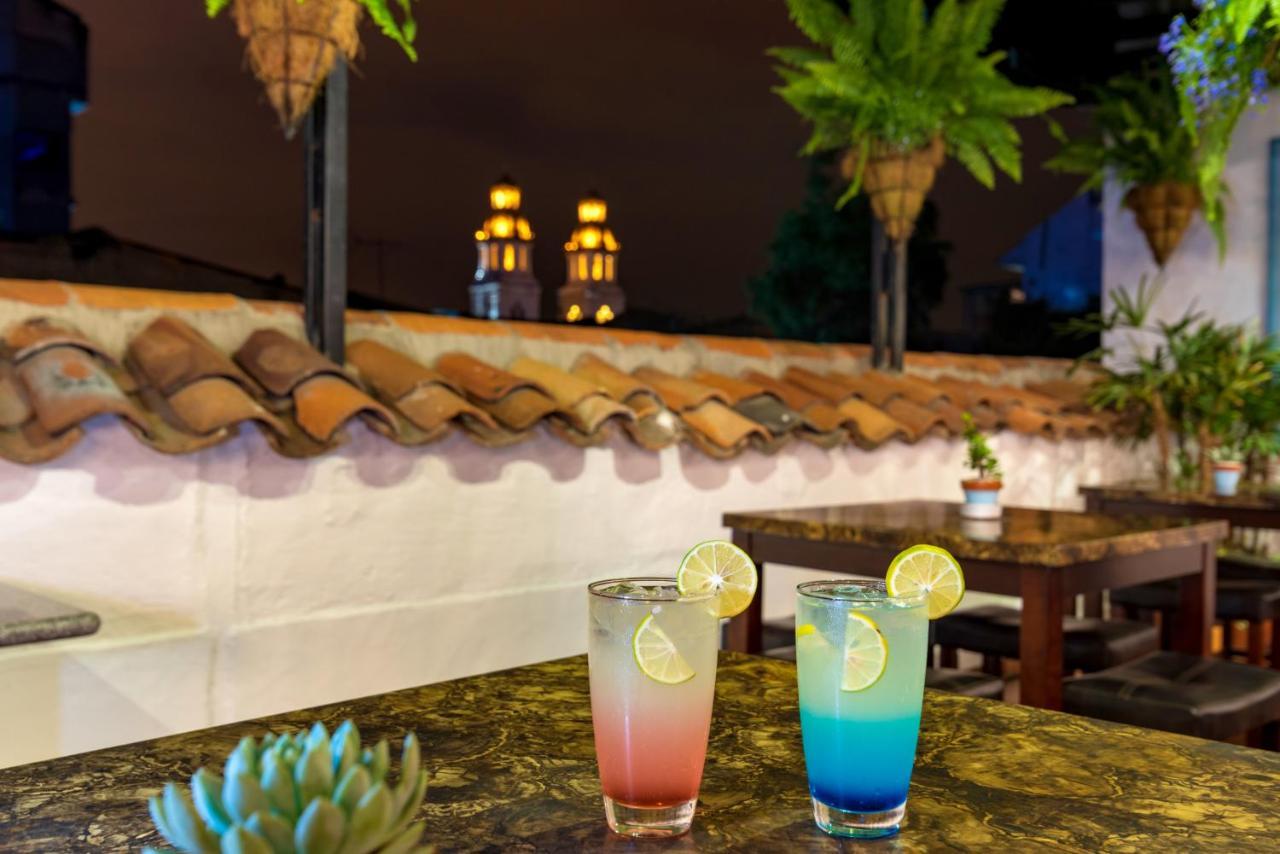 Del Parque Hotel & Suites Куэнка Экстерьер фото
